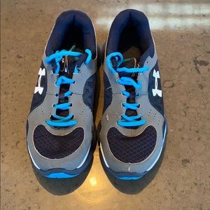 EUC boys Under Armour sneakers size 4Y.